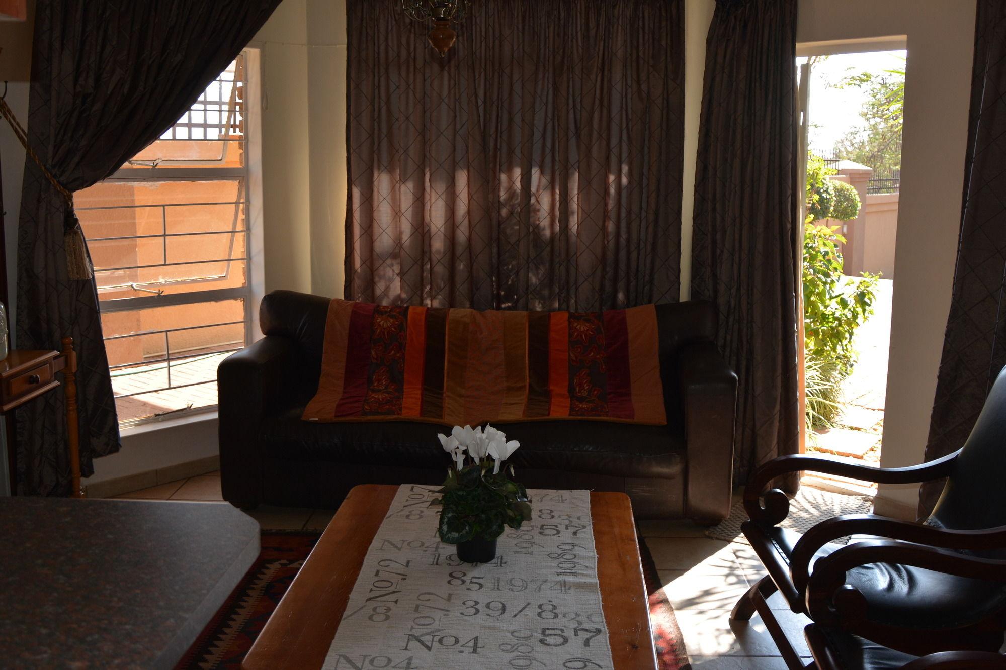 Sunset Ridge Guest House Rustenburg Dış mekan fotoğraf